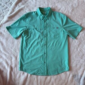 NWOT Men’s Field and Stream Shirt Size Medium